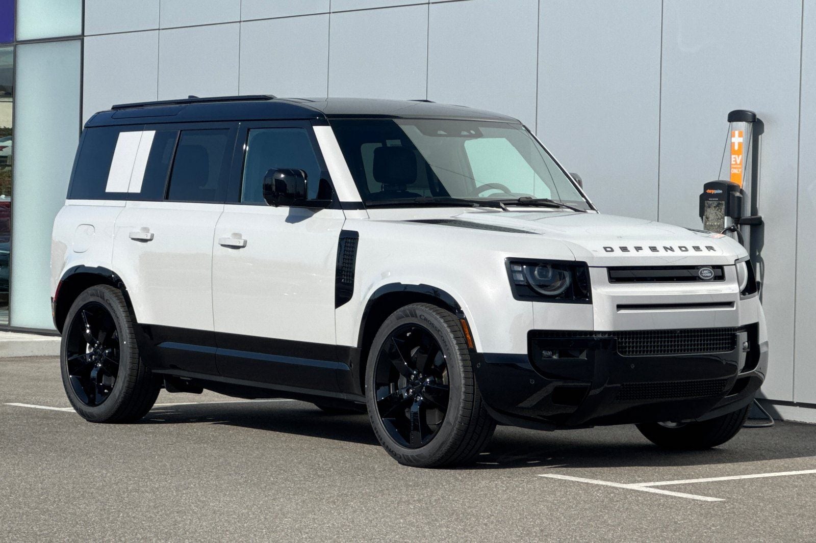 2026 Land Rover Defender 110 X-Dynamic SE