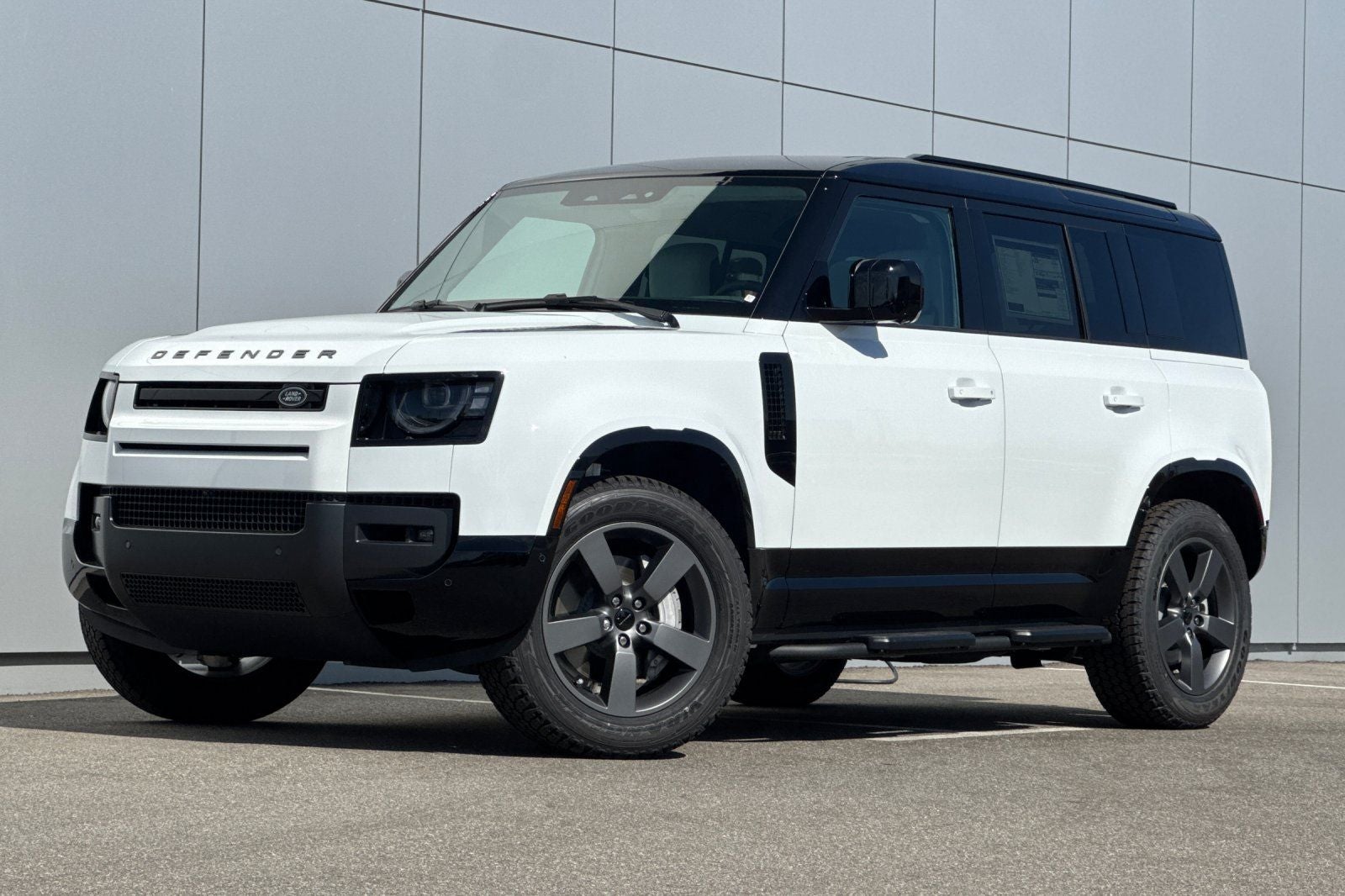 2026 Land Rover Defender 110 X-Dynamic SE