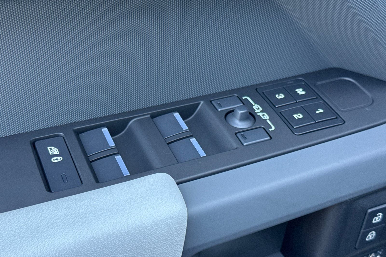 2026 Land Rover Defender 110 X-Dynamic SE