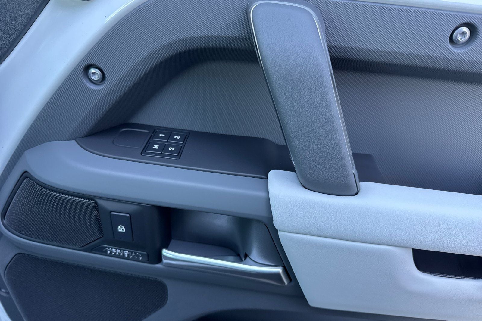 2026 Land Rover Defender 110 X-Dynamic SE