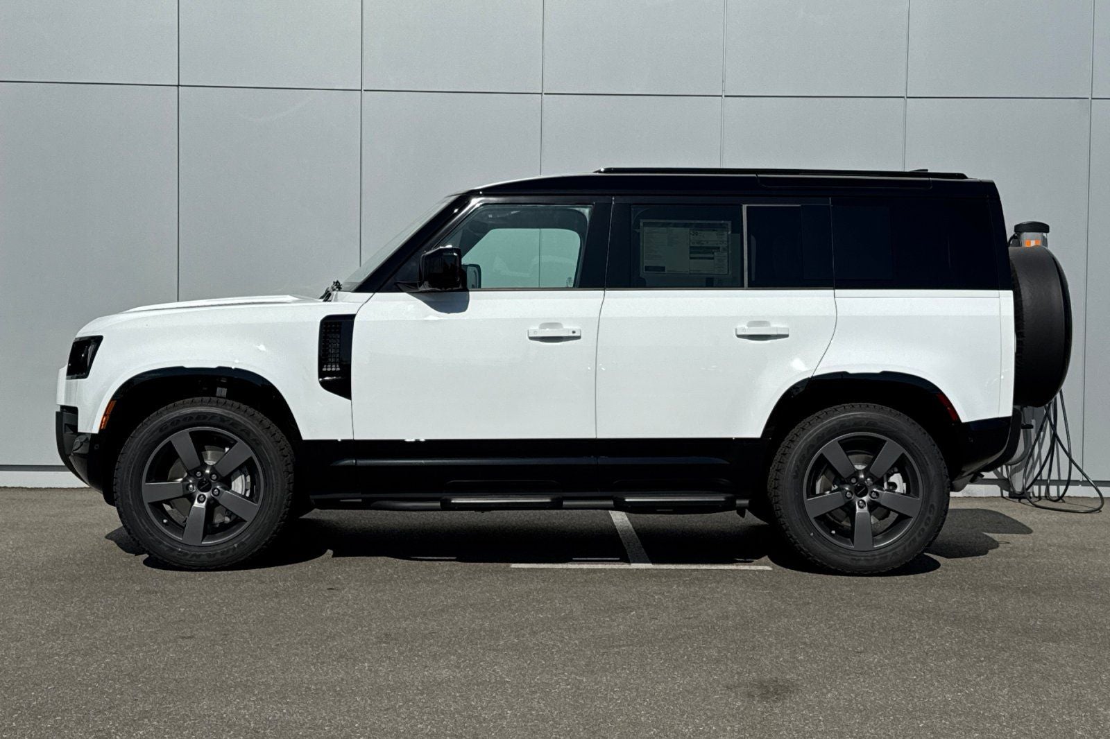 2026 Land Rover Defender 110 X-Dynamic SE