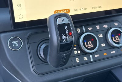 2026 Land Rover Defender 110 X-Dynamic SE