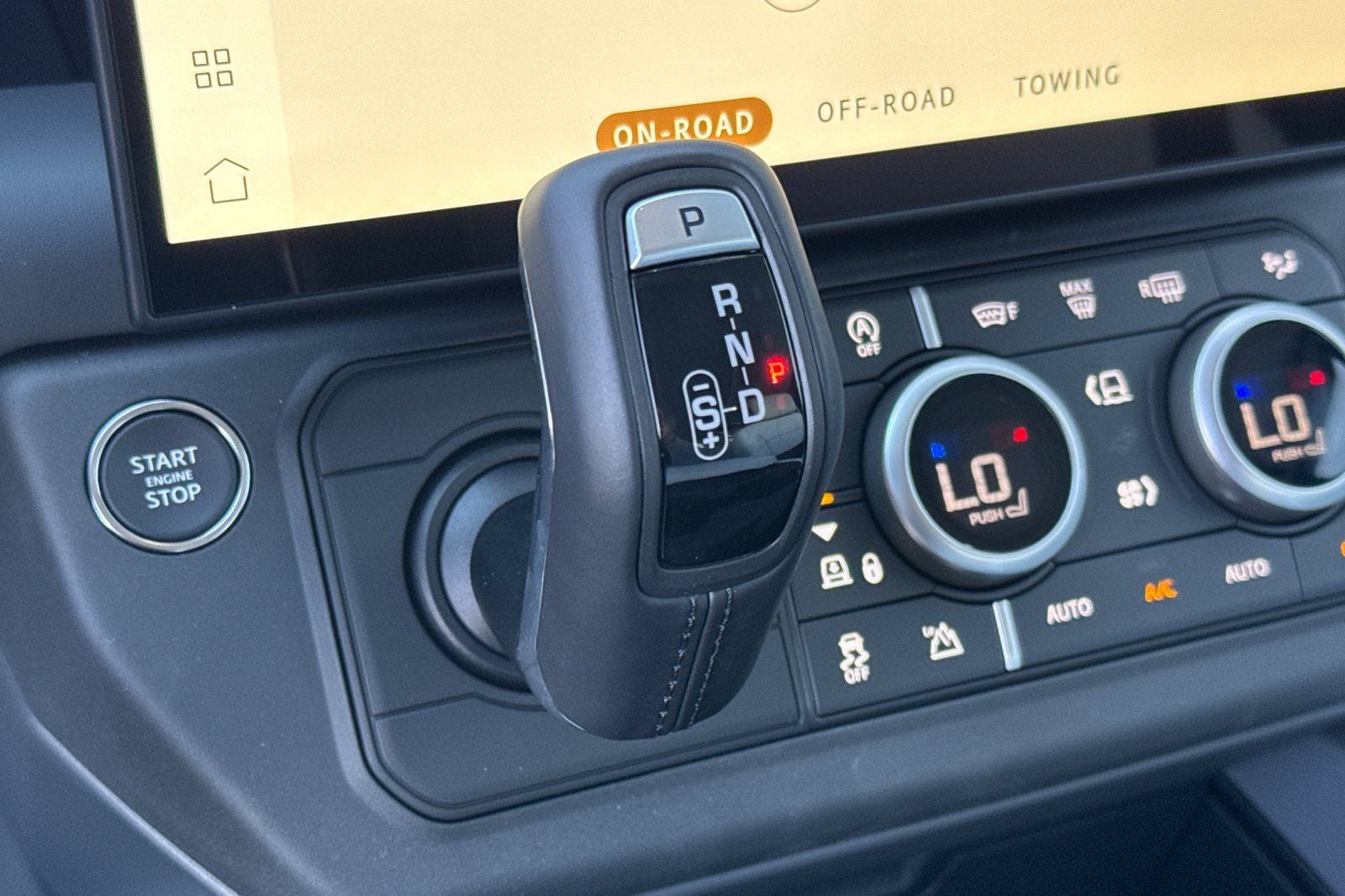 2026 Land Rover Defender 110 X-Dynamic SE