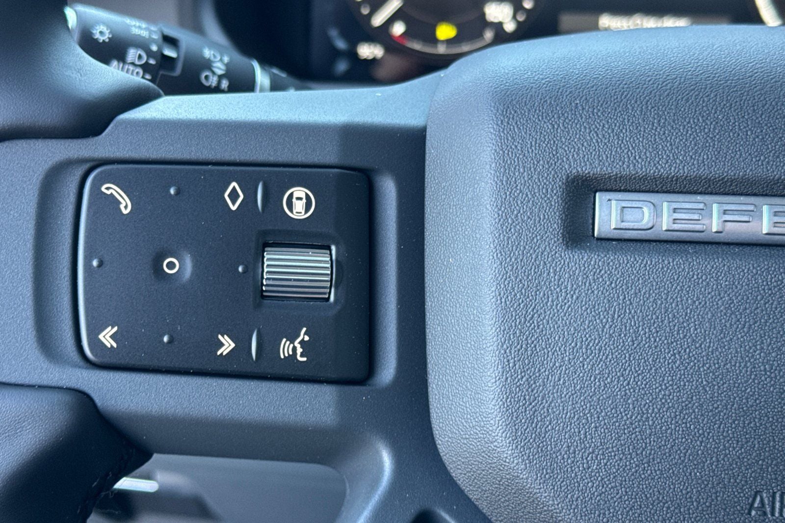 2026 Land Rover Defender 110 X-Dynamic SE