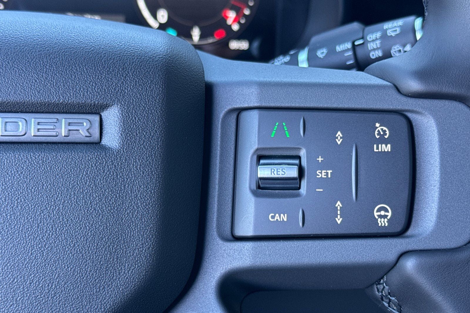 2026 Land Rover Defender 110 X-Dynamic SE