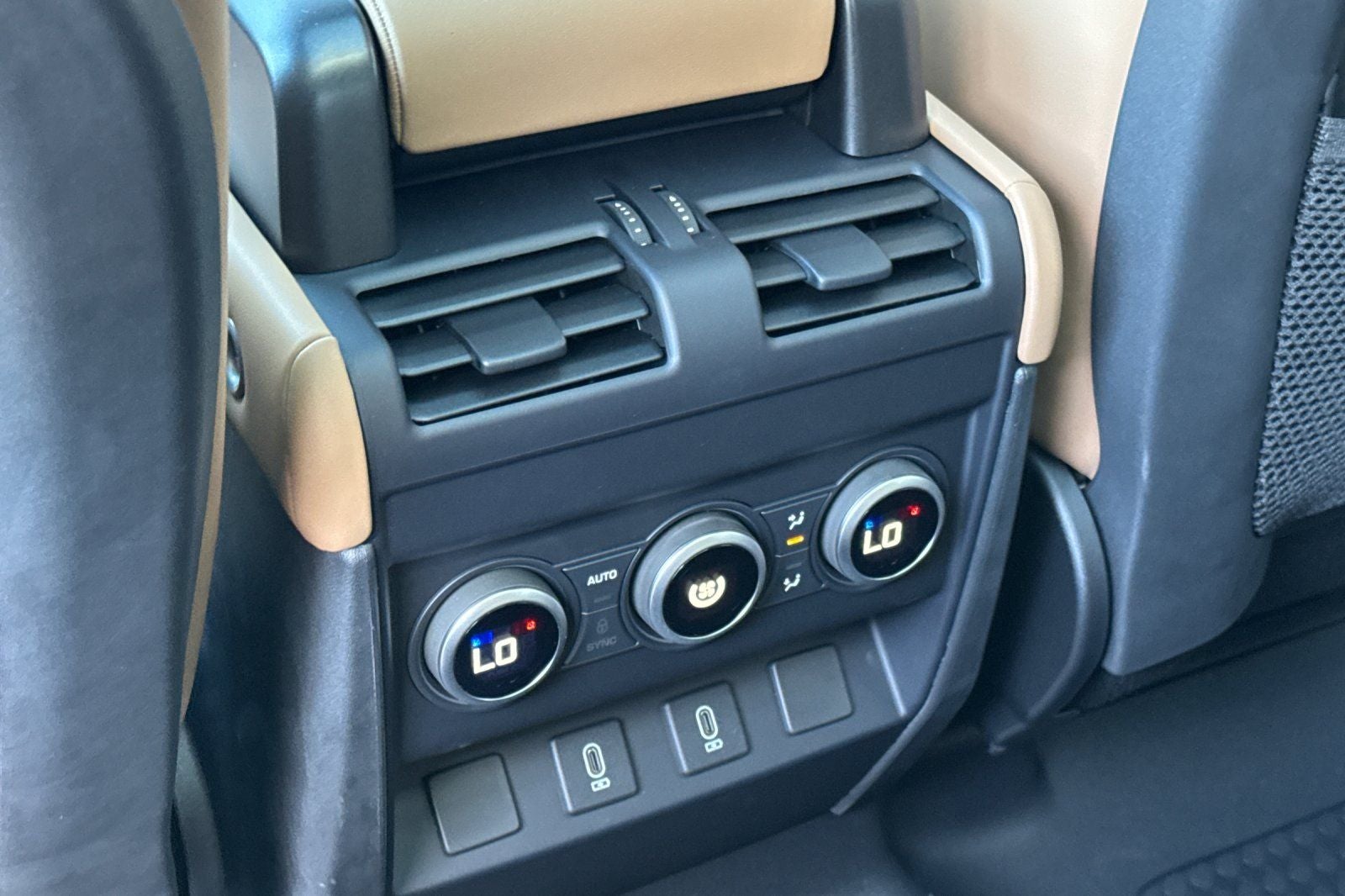 2026 Land Rover Defender 110 X-Dynamic SE