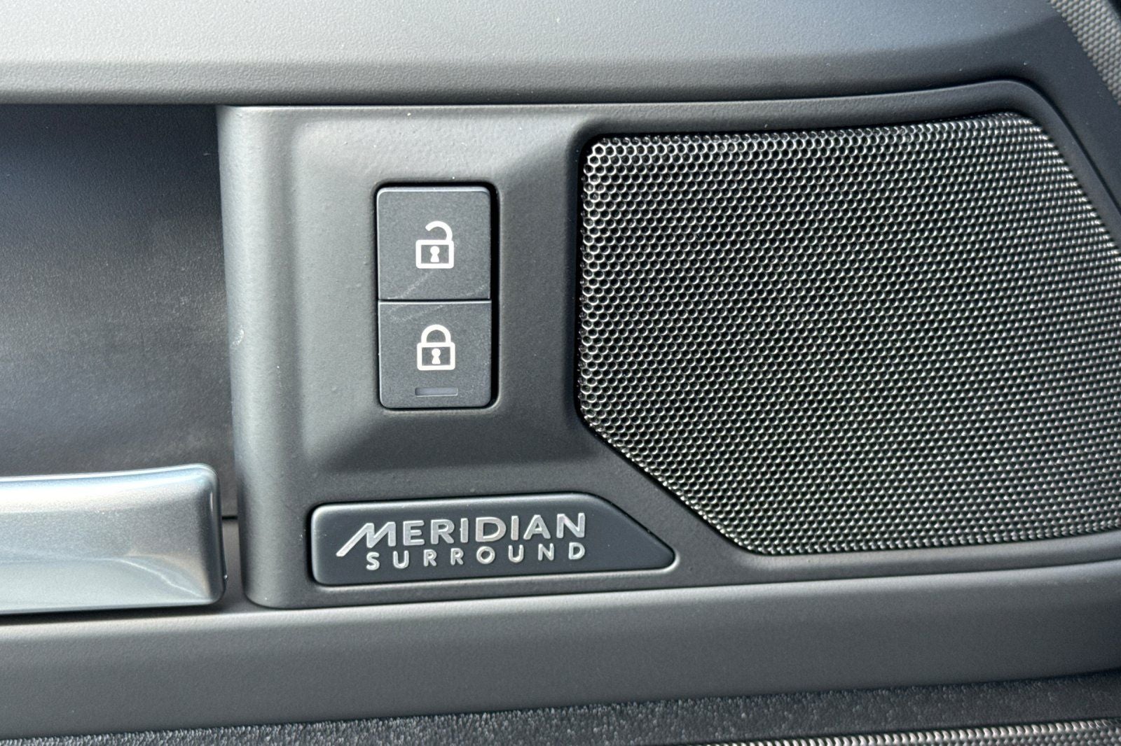 2026 Land Rover Defender 110 X-Dynamic SE