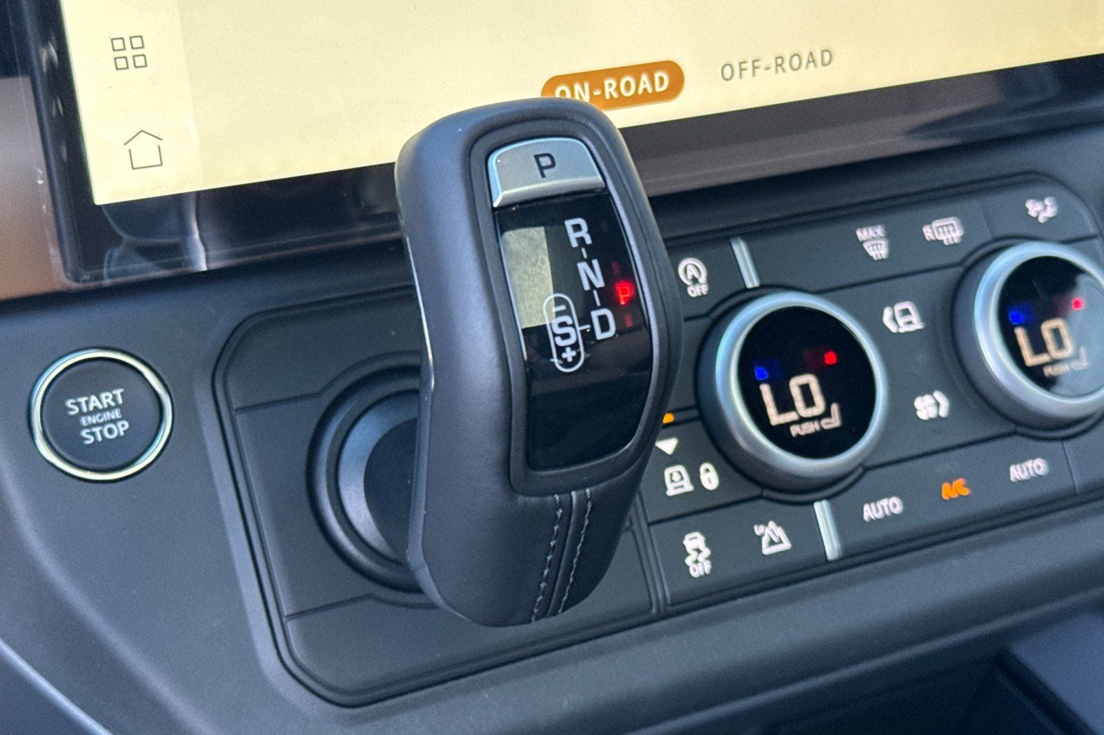 2026 Land Rover Defender 110 X-Dynamic SE