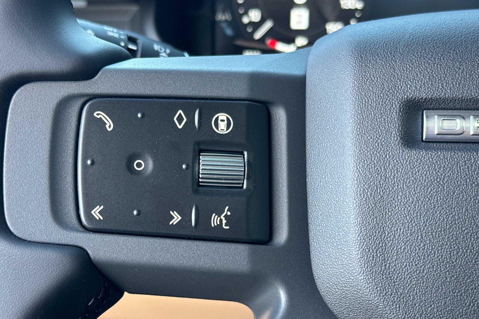 2026 Land Rover Defender 110 X-Dynamic SE