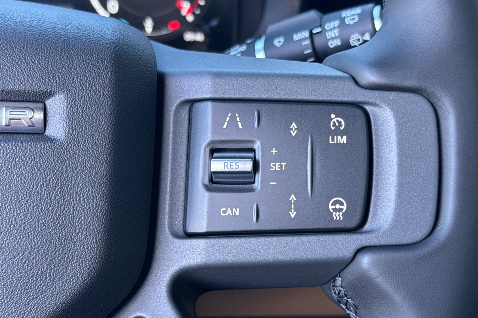 2026 Land Rover Defender 110 X-Dynamic SE