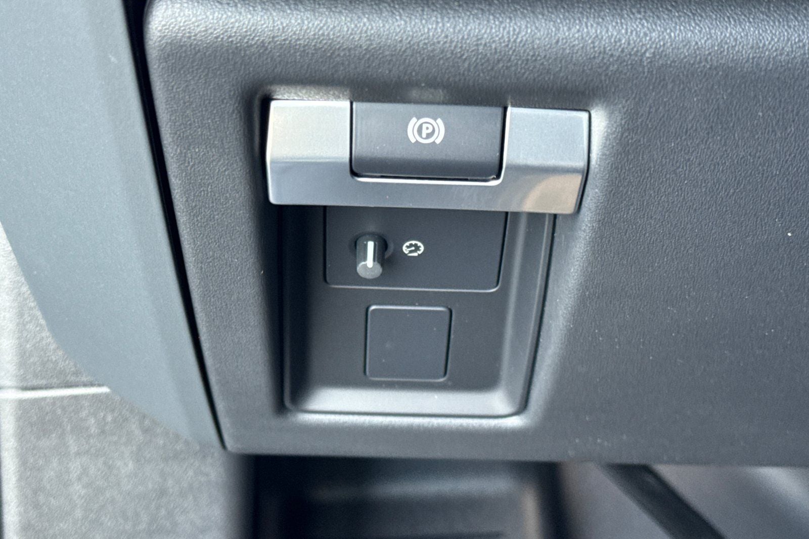 2026 Land Rover Defender 110 X-Dynamic SE