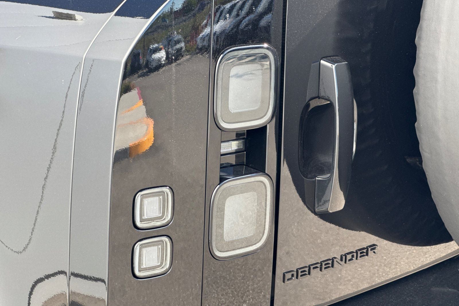 2026 Land Rover Defender 110 X-Dynamic SE