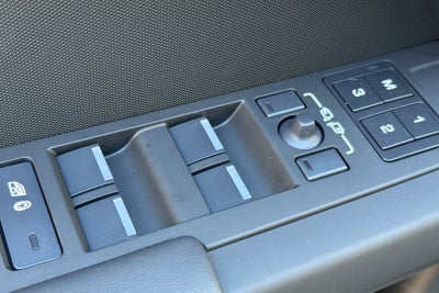 2026 Land Rover Defender 110 X-Dynamic SE