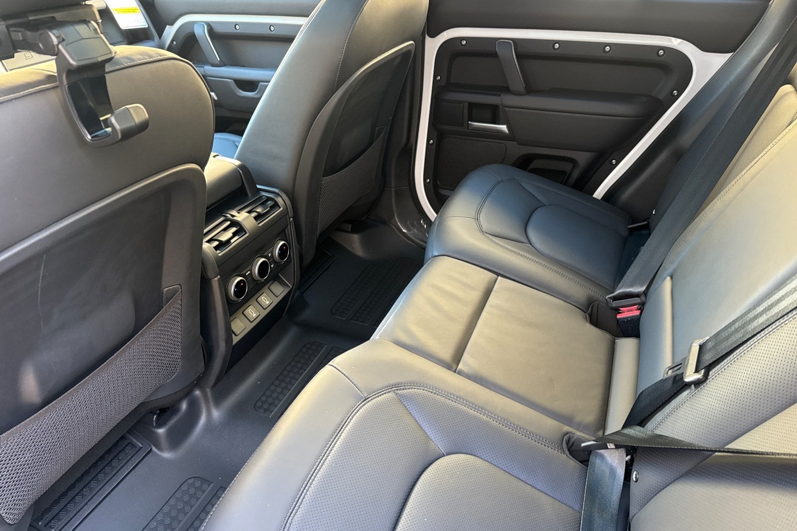 2026 Land Rover Defender 110 X-Dynamic SE