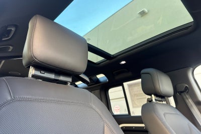 2026 Land Rover Defender 110 X-Dynamic SE