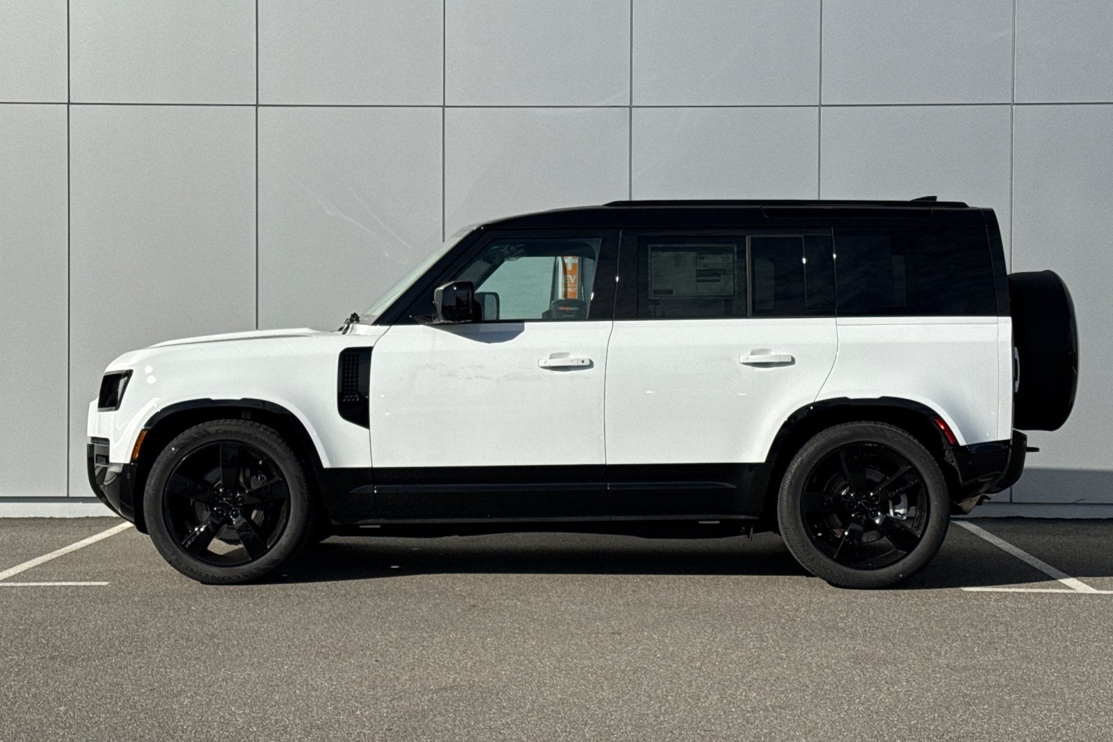 2026 Land Rover Defender 110 X-Dynamic SE