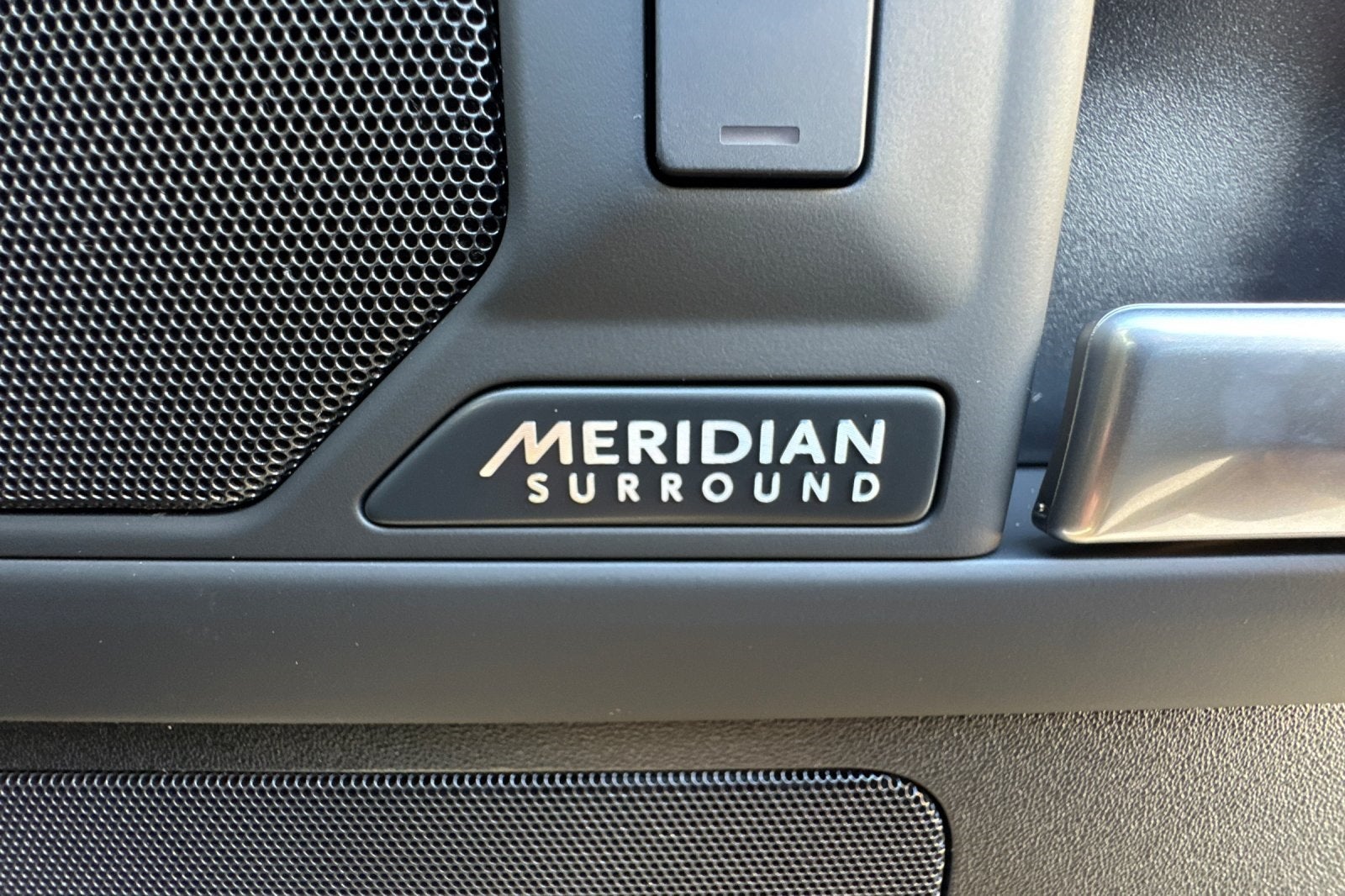 2026 Land Rover Defender 110 X-Dynamic SE