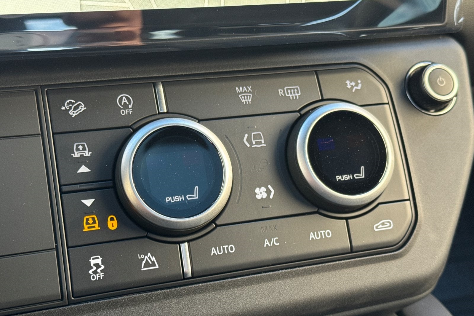 2026 Land Rover Defender 110 X-Dynamic SE