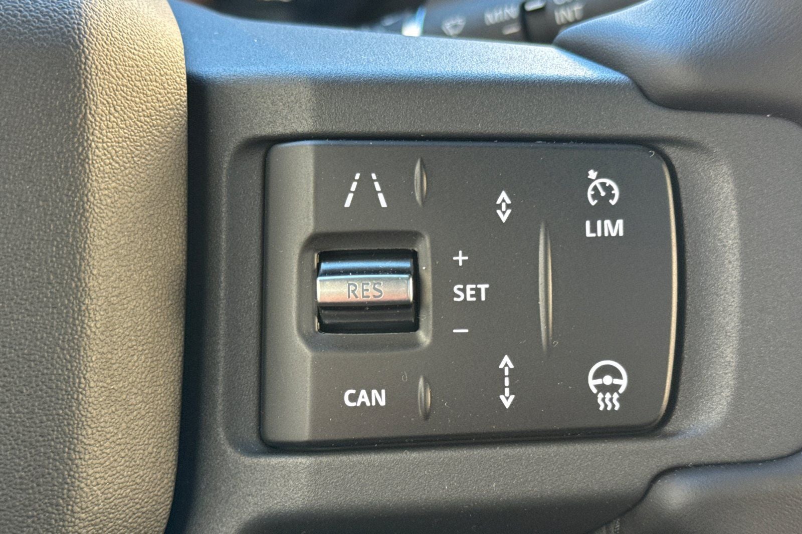 2026 Land Rover Defender 110 X-Dynamic SE