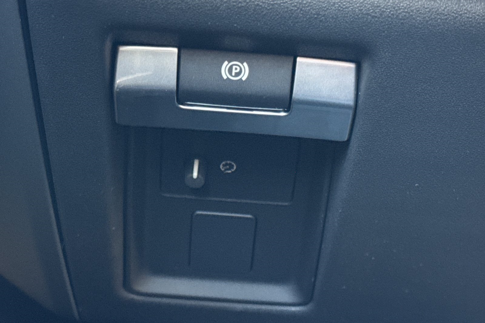 2026 Land Rover Defender 110 X-Dynamic SE