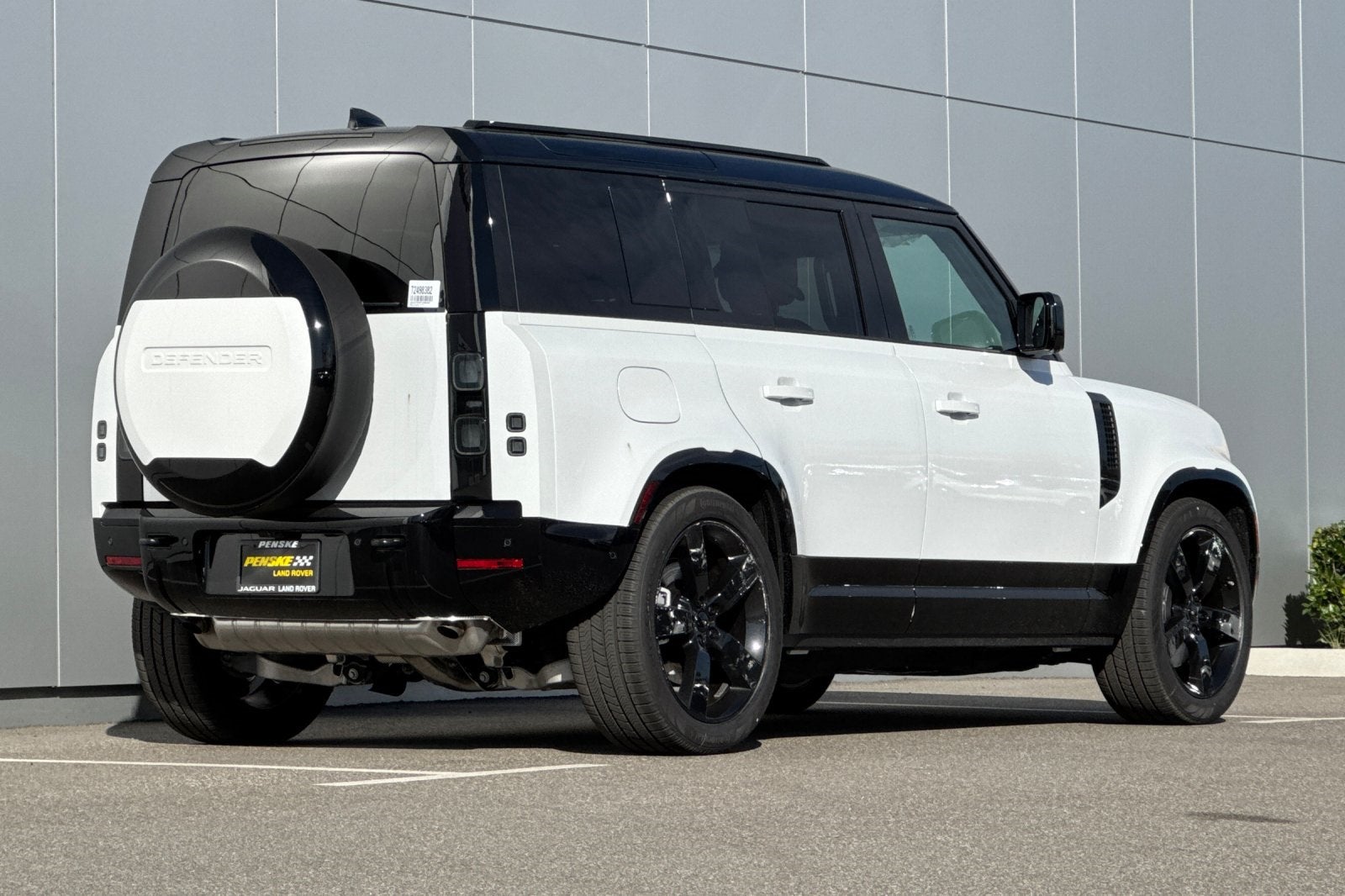 2026 Land Rover Defender 110 X-Dynamic SE