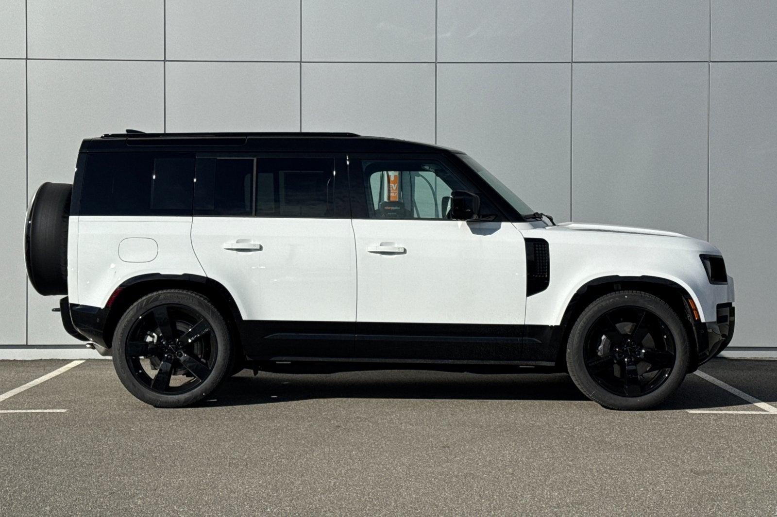 2026 Land Rover Defender 110 X-Dynamic SE