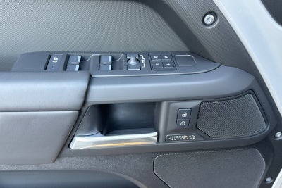 2026 Land Rover Defender 110 X-Dynamic SE