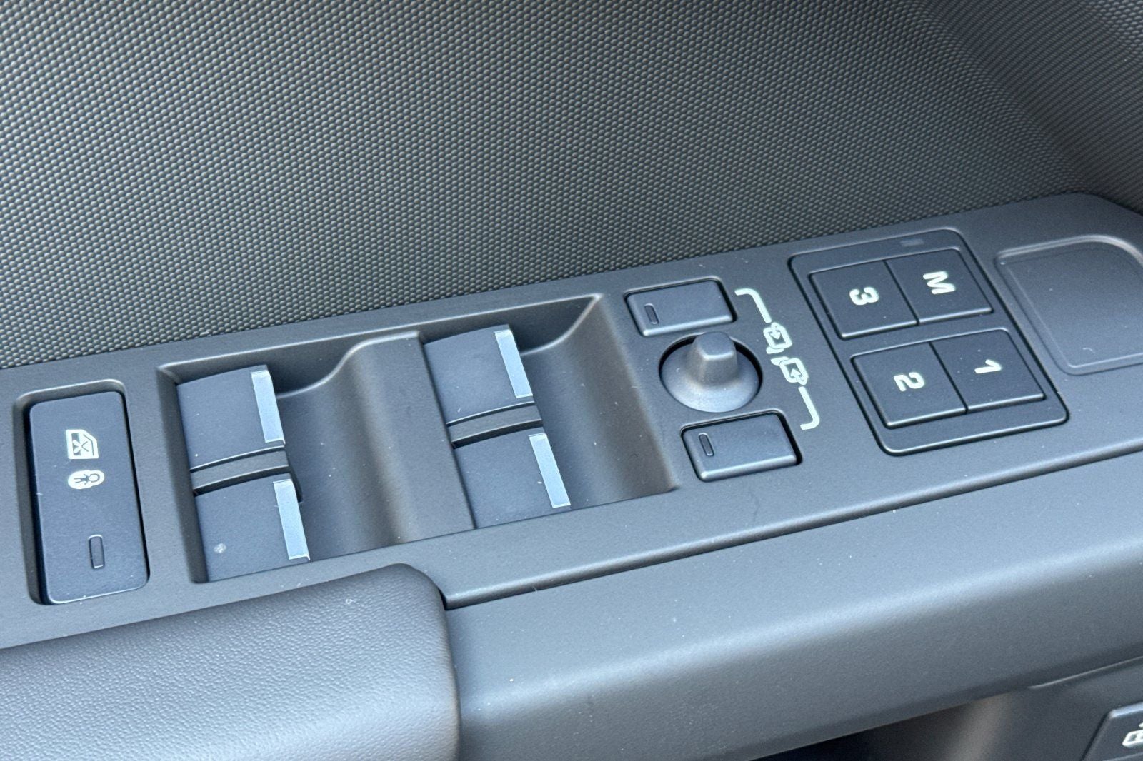 2026 Land Rover Defender 110 X-Dynamic SE