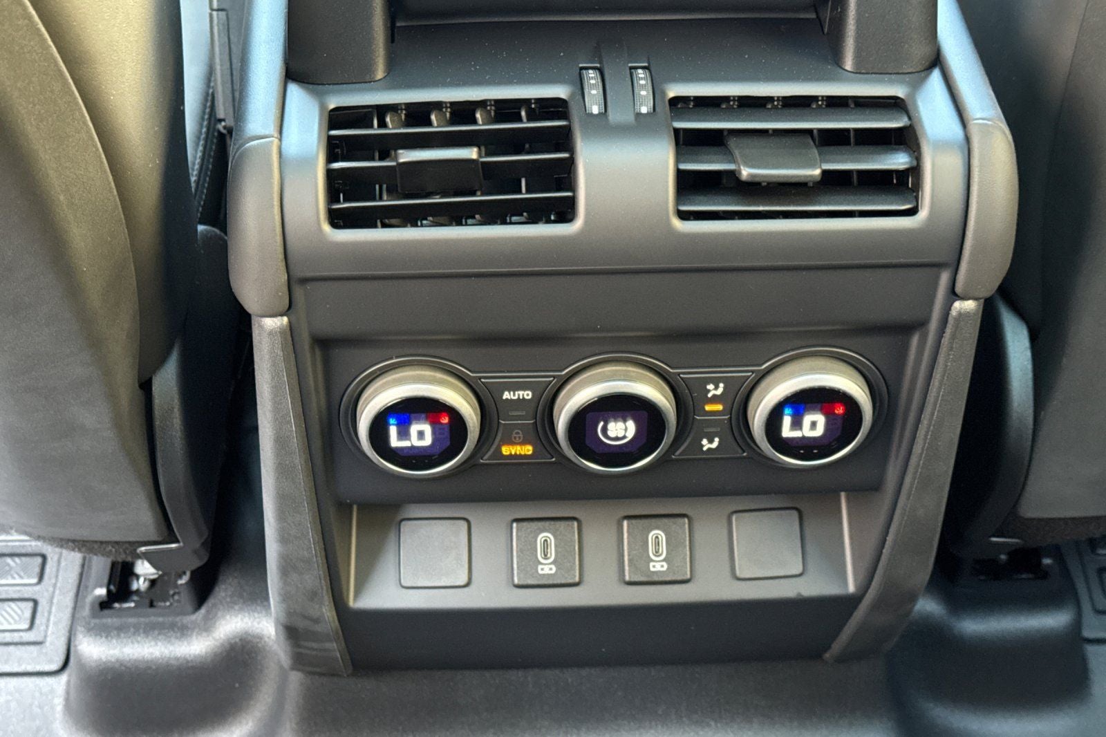 2026 Land Rover Defender 110 X-Dynamic SE