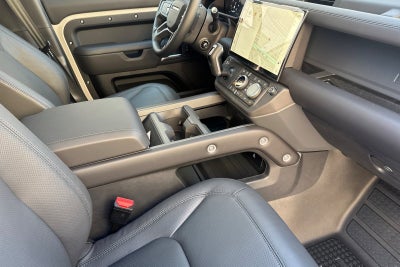 2026 Land Rover Defender 110 X-Dynamic SE