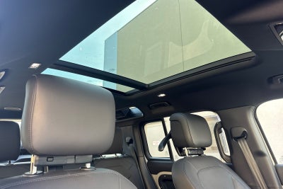 2026 Land Rover Defender 110 X-Dynamic SE