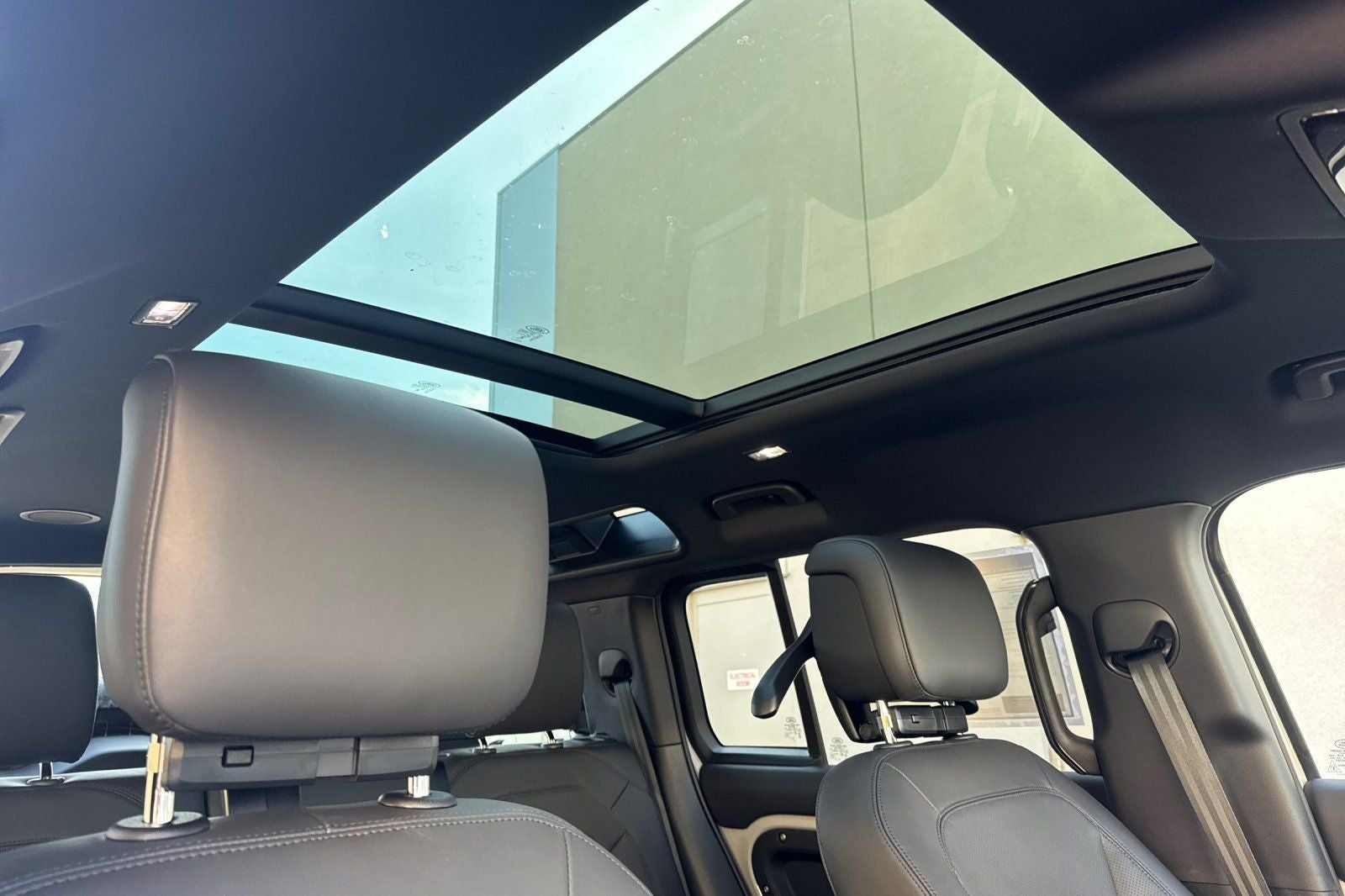 2026 Land Rover Defender 110 X-Dynamic SE