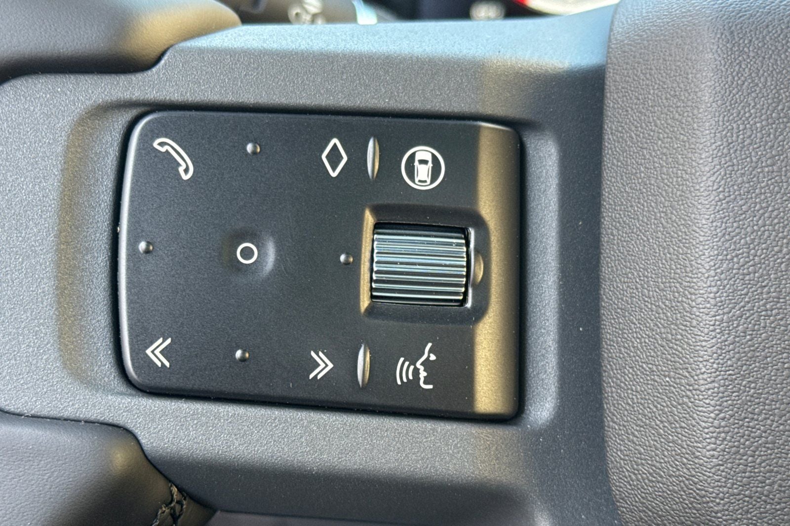 2026 Land Rover Defender 110 X-Dynamic SE