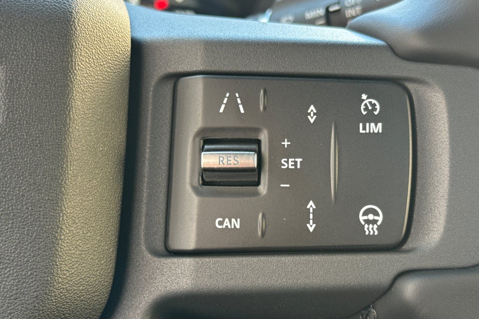 2026 Land Rover Defender 110 X-Dynamic SE