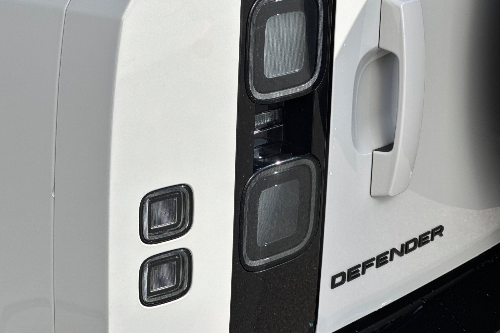 2026 Land Rover Defender 110 X-Dynamic SE