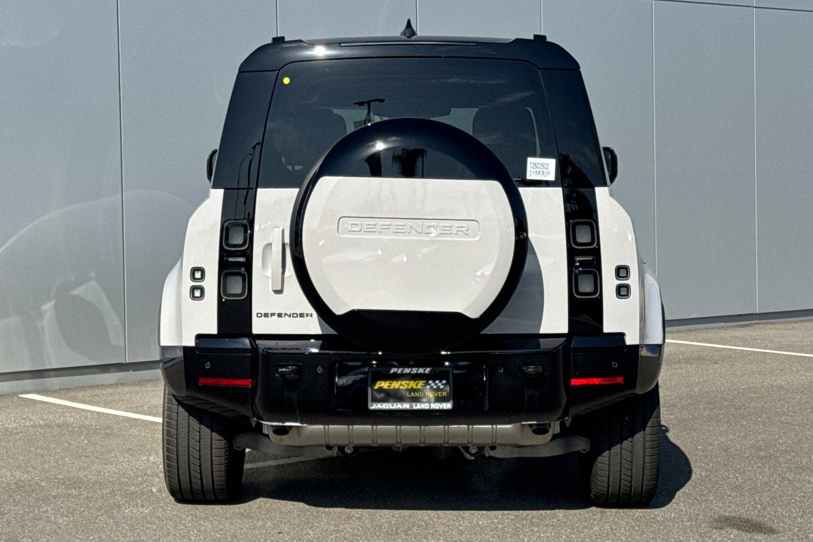 2026 Land Rover Defender 110 X-Dynamic SE