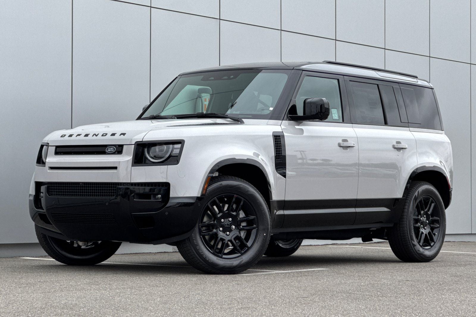 2026 Land Rover Defender 110 X-Dynamic SE