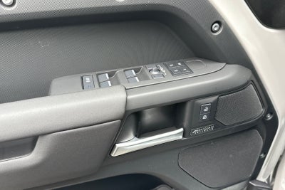 2026 Land Rover Defender 110 X-Dynamic SE
