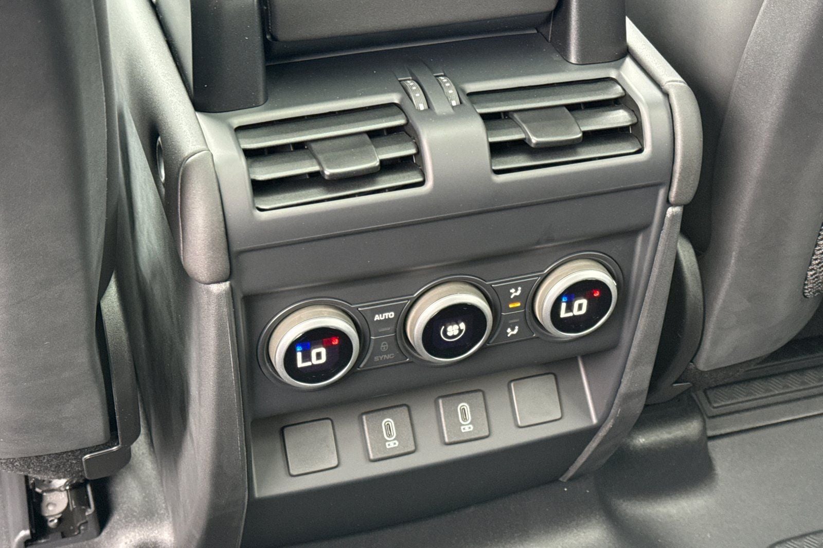 2026 Land Rover Defender 110 X-Dynamic SE