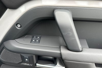 2026 Land Rover Defender 110 X-Dynamic SE