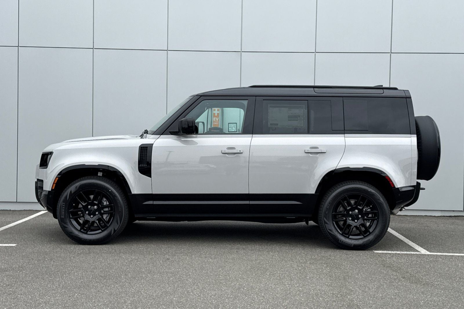 2026 Land Rover Defender 110 X-Dynamic SE