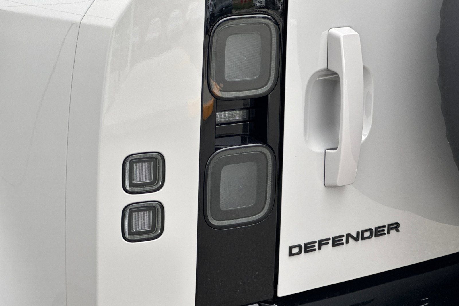 2026 Land Rover Defender 110 X-Dynamic SE