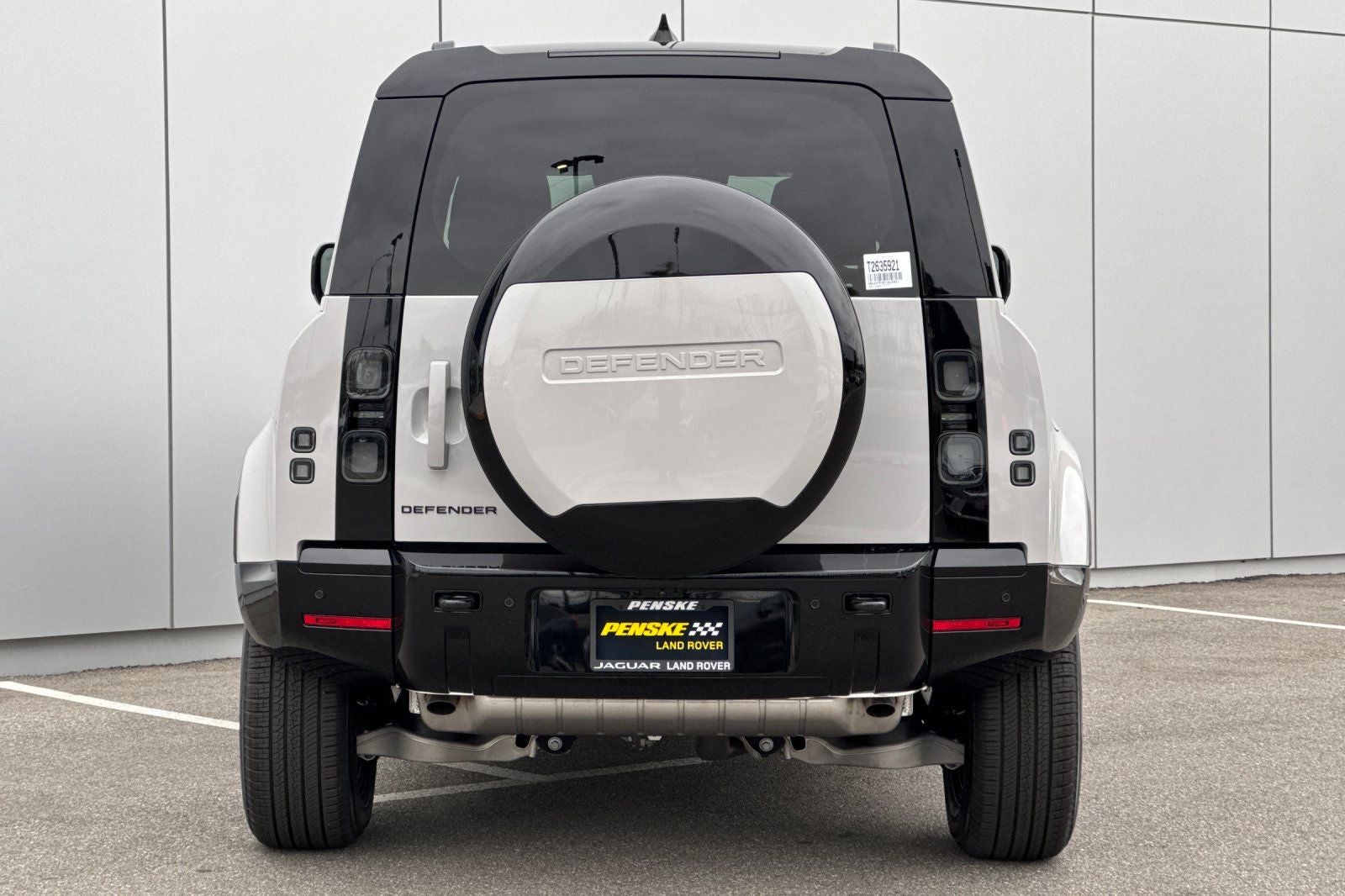 2026 Land Rover Defender 110 X-Dynamic SE