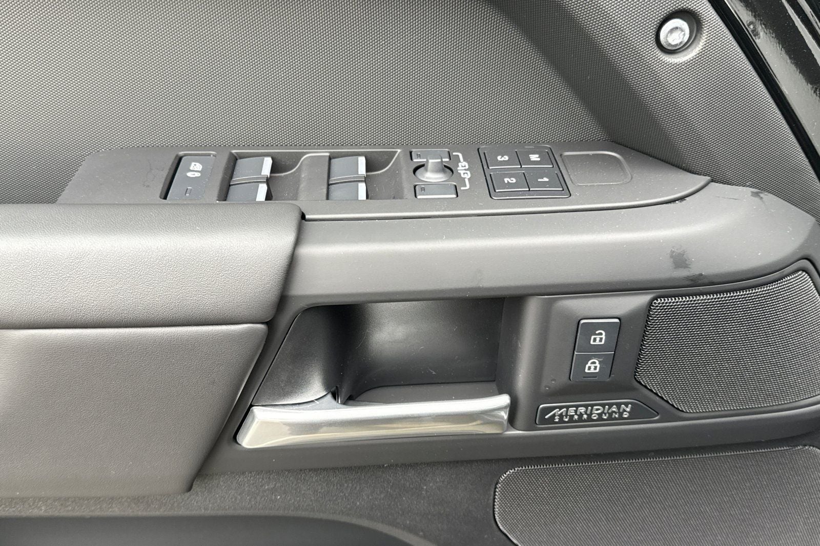 2026 Land Rover Defender 110 X-Dynamic SE