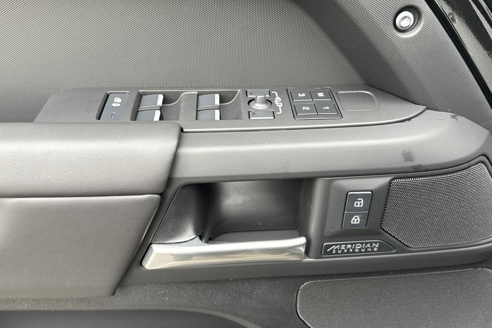 2026 Land Rover Defender 110 X-Dynamic SE