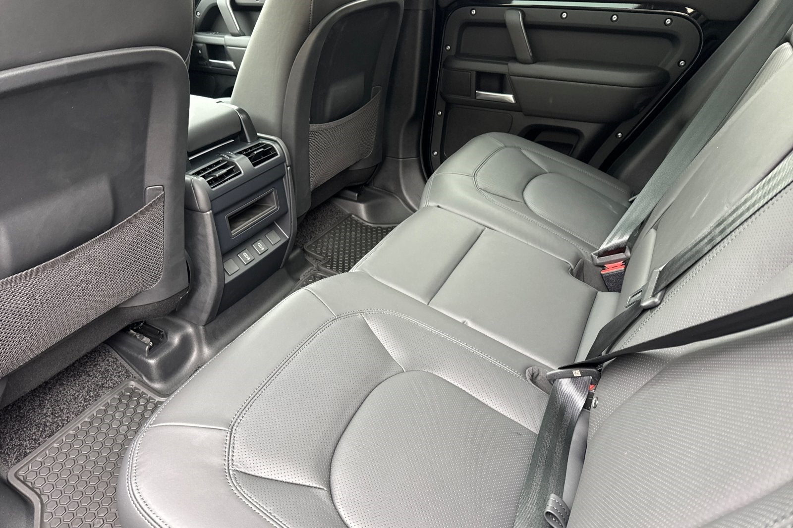 2026 Land Rover Defender 110 X-Dynamic SE