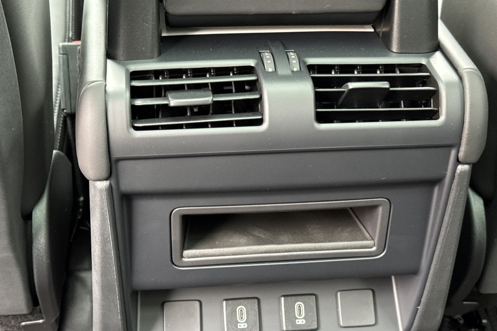 2026 Land Rover Defender 110 X-Dynamic SE