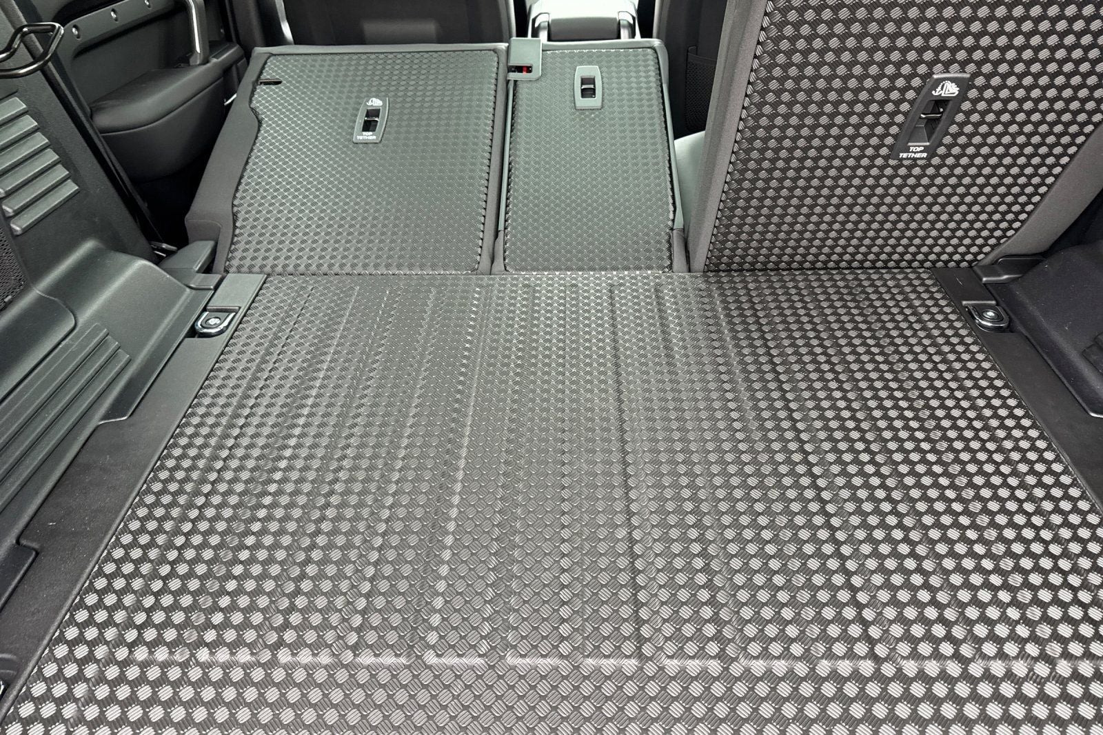 2026 Land Rover Defender 110 X-Dynamic SE