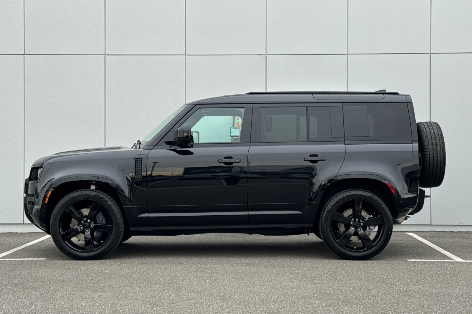 2026 Land Rover Defender 110 X-Dynamic SE