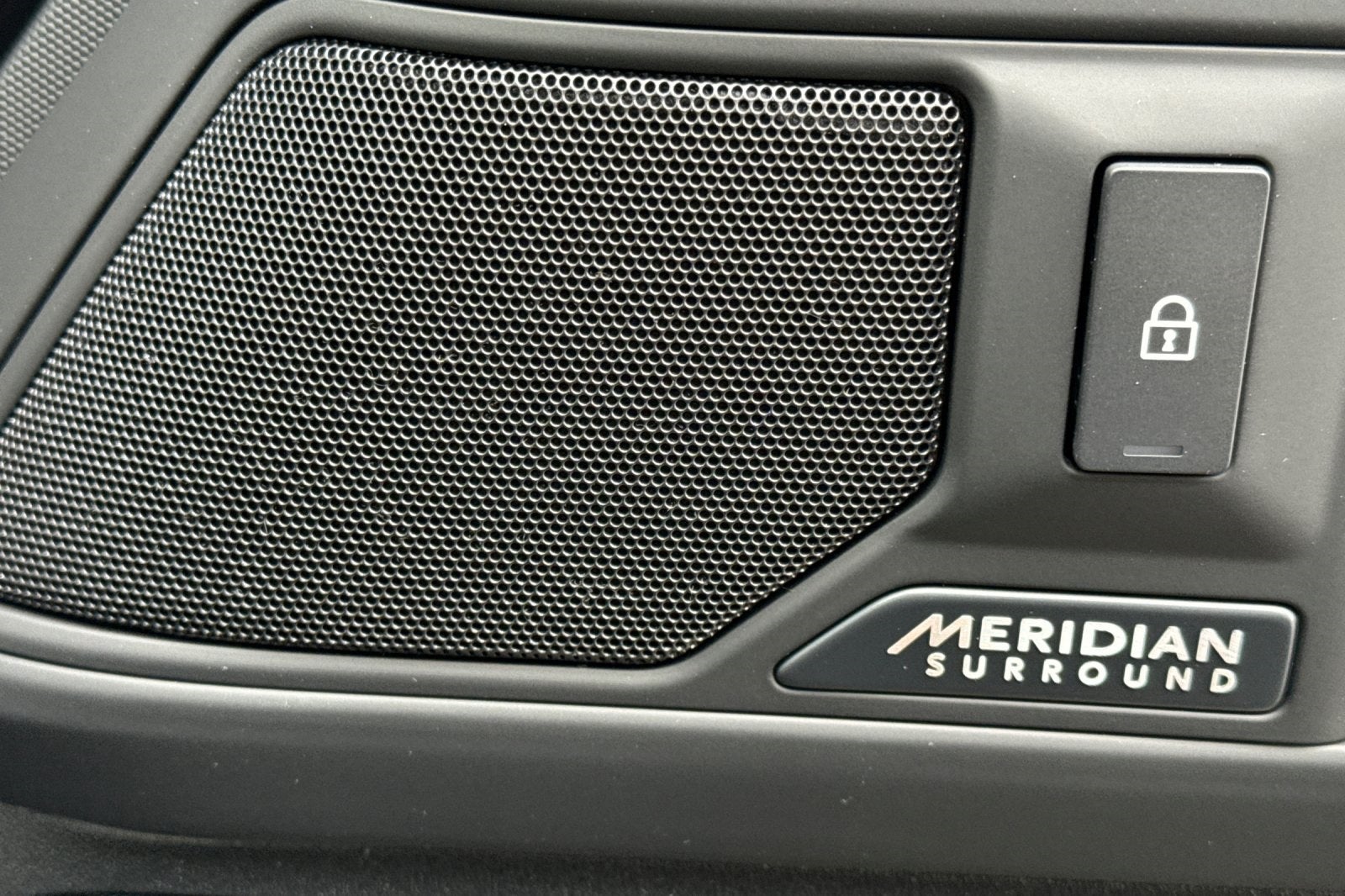 2026 Land Rover Defender 110 X-Dynamic SE